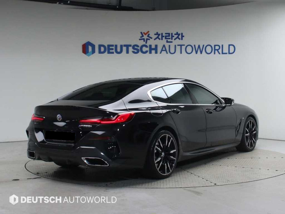 BMW 8-Series — photo 02