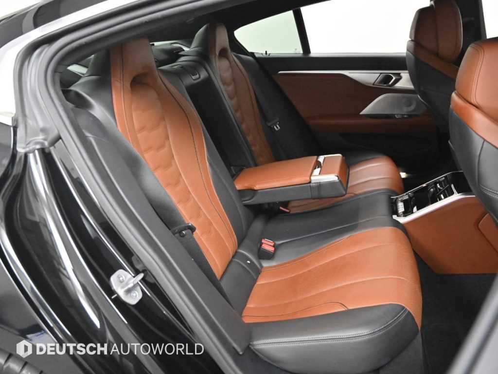 BMW 8-Series — photo 12
