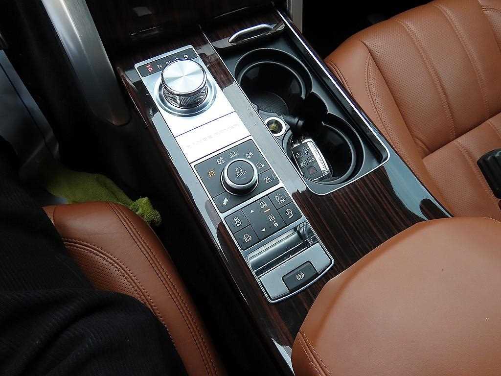 Land Rover Range Rover — photo 10