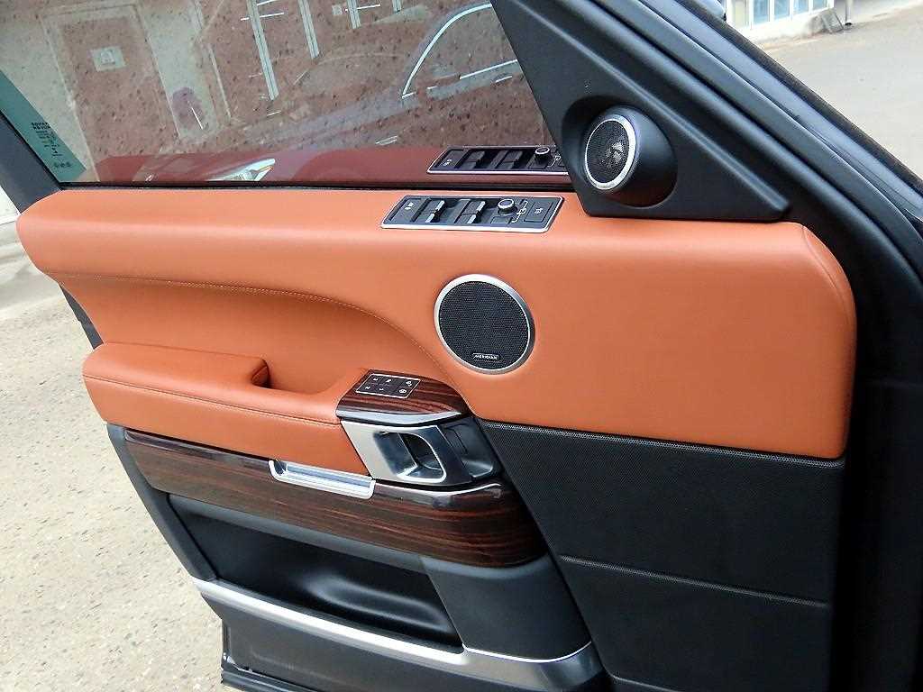 Land Rover Range Rover — photo 11