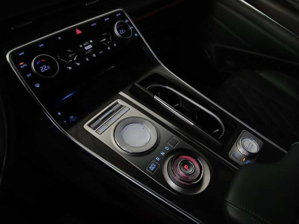 Genesis GV80 — photo 10