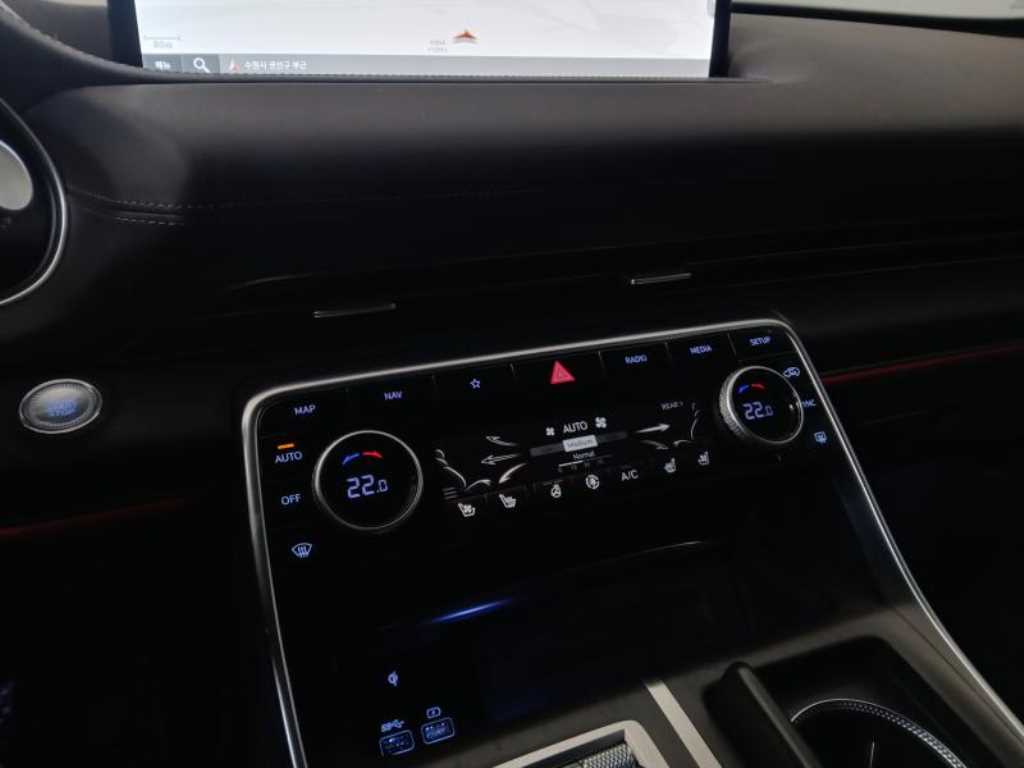 Genesis GV80 — photo 11
