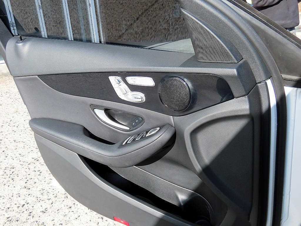 Mercedes-Benz C-Class — photo 11