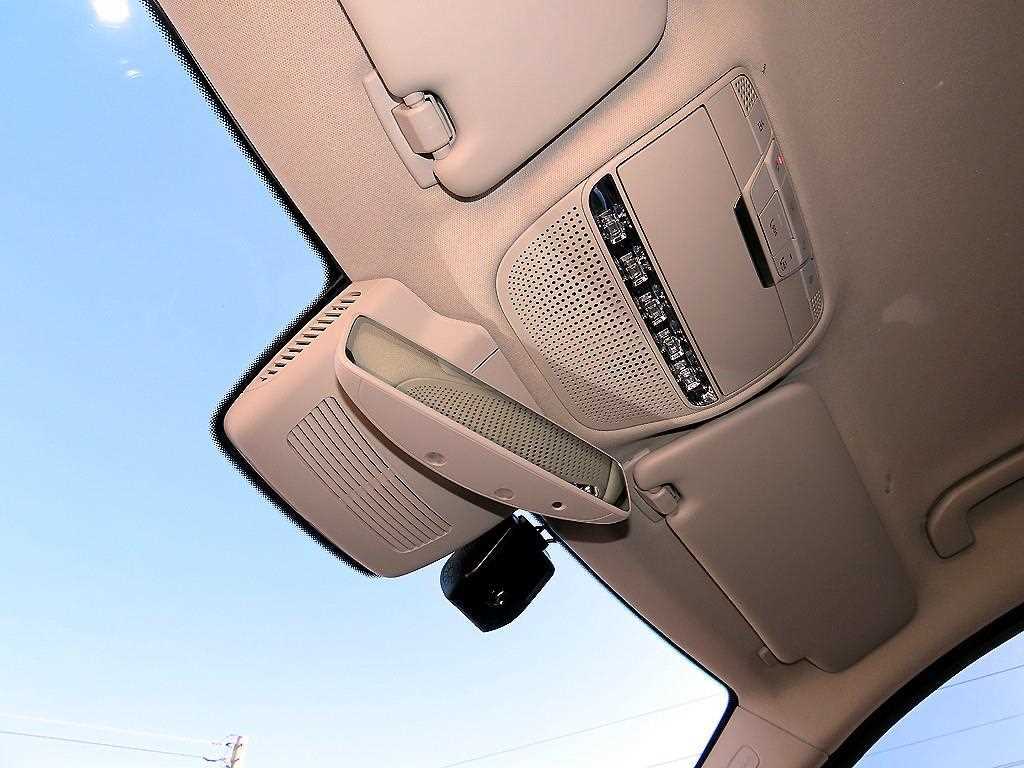 Mercedes-Benz C-Class — photo 16