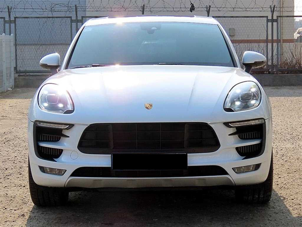 Porsche Macan — photo 01