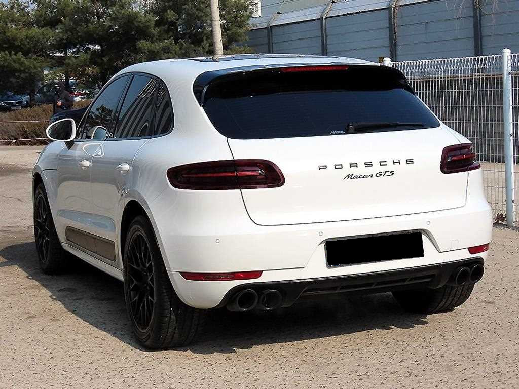 Porsche Macan — photo 03