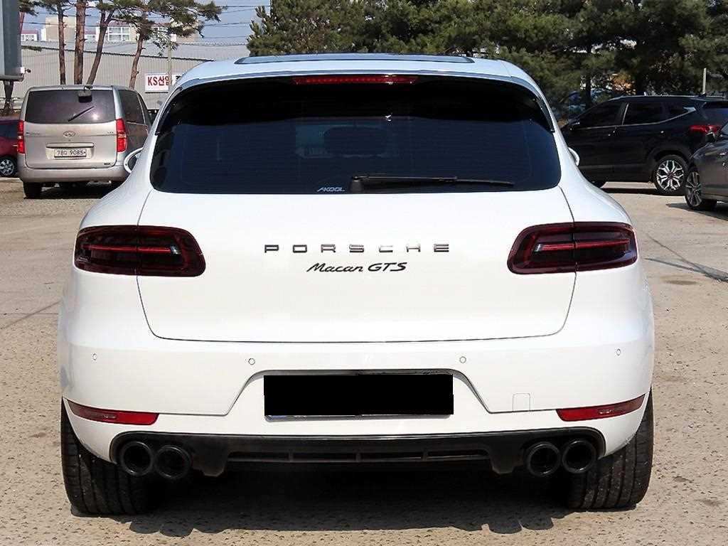 Porsche Macan — photo 04