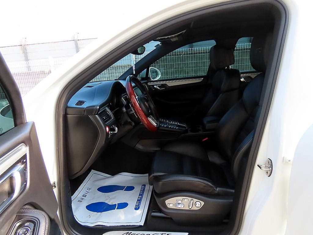 Porsche Macan — photo 05