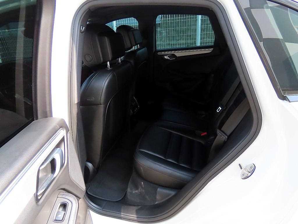 Porsche Macan — photo 06