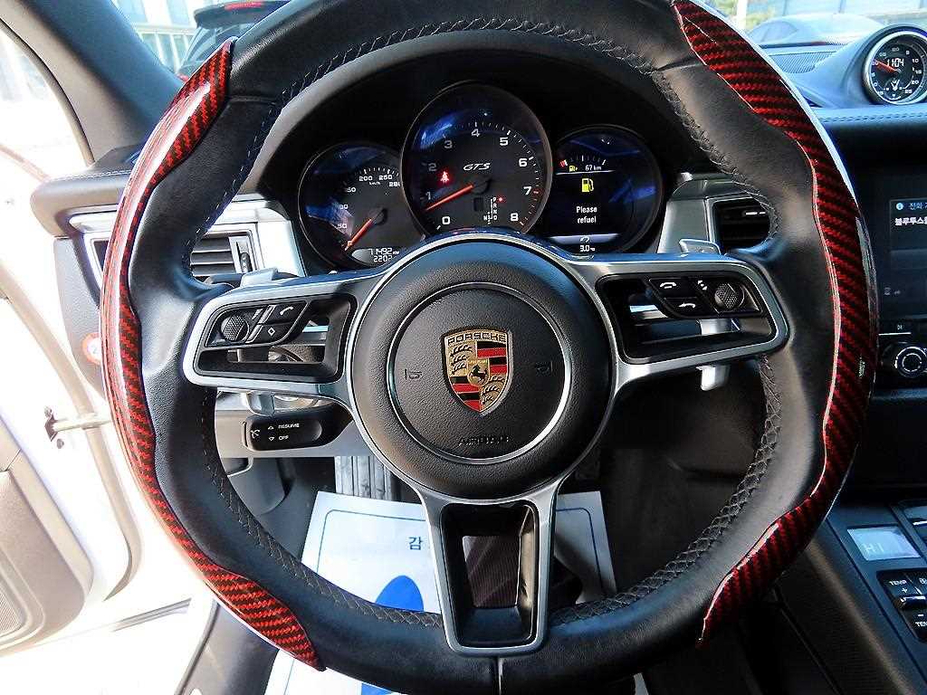 Porsche Macan — photo 08