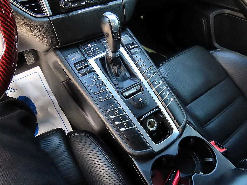Porsche Macan — photo 10