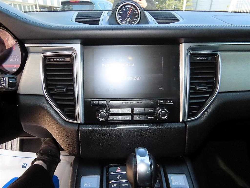 Porsche Macan — photo 12