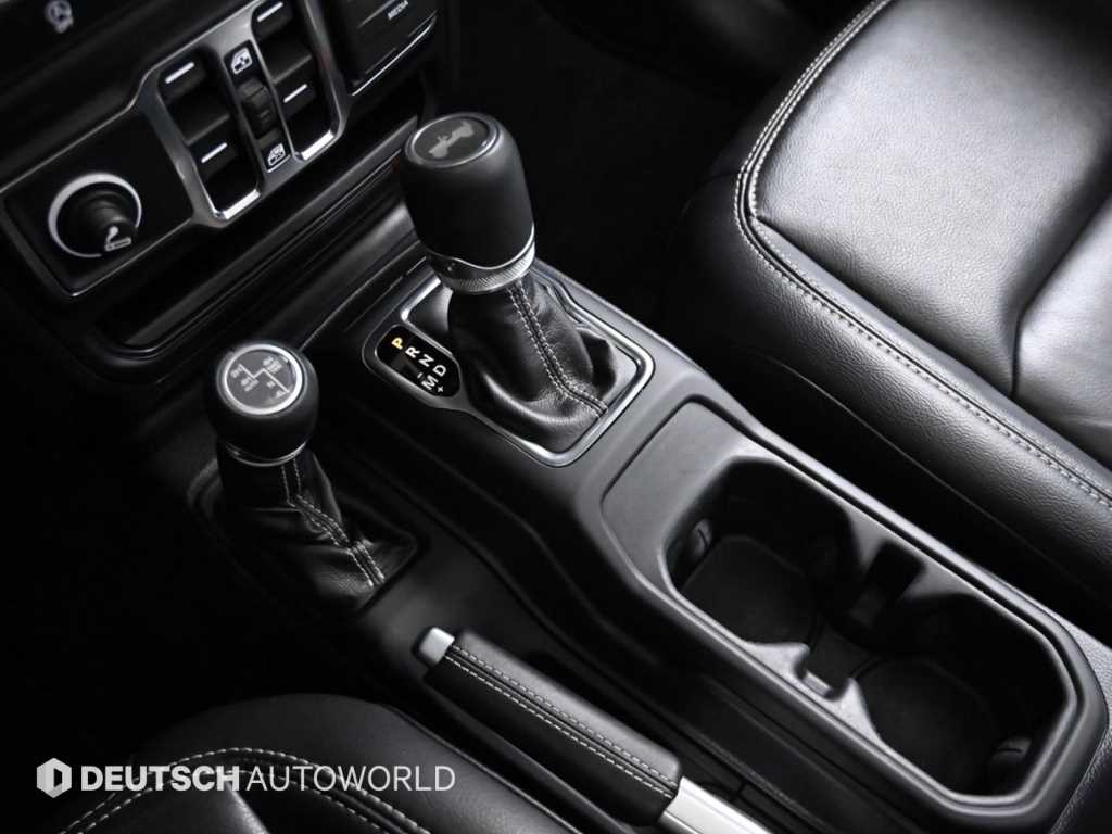 Jeep Wrangler — photo 09