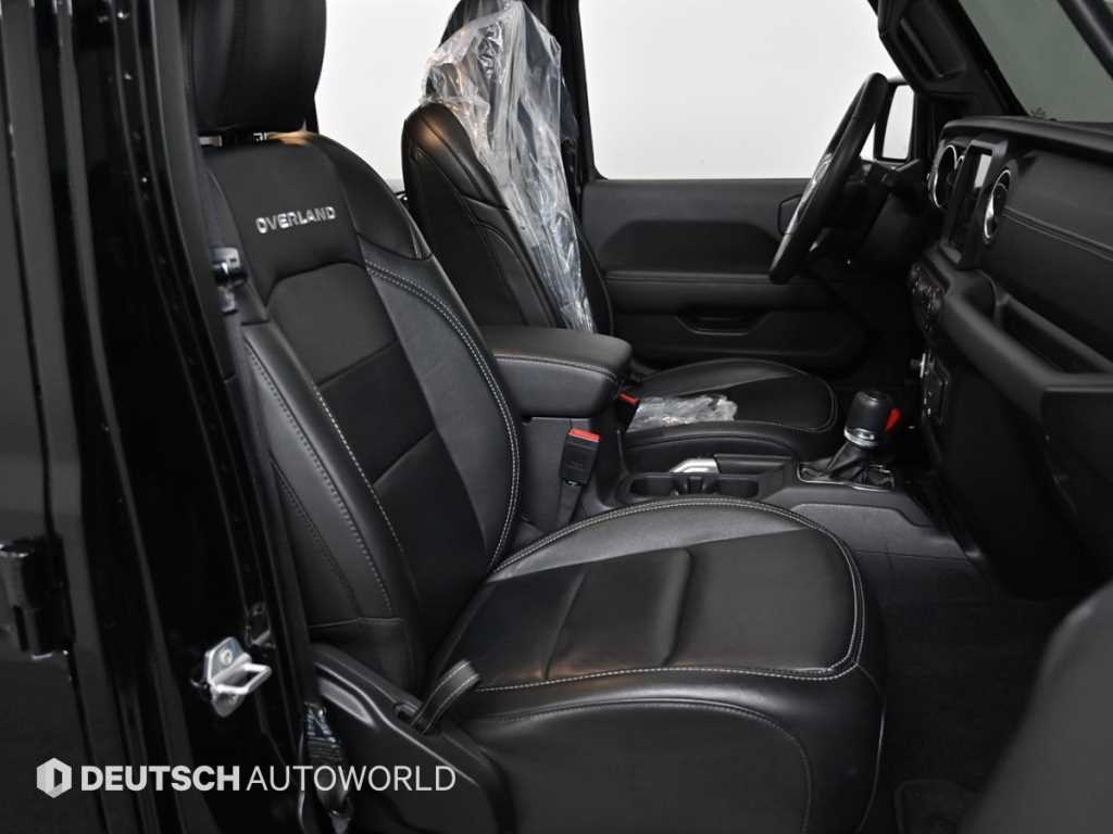 Jeep Wrangler — photo 10