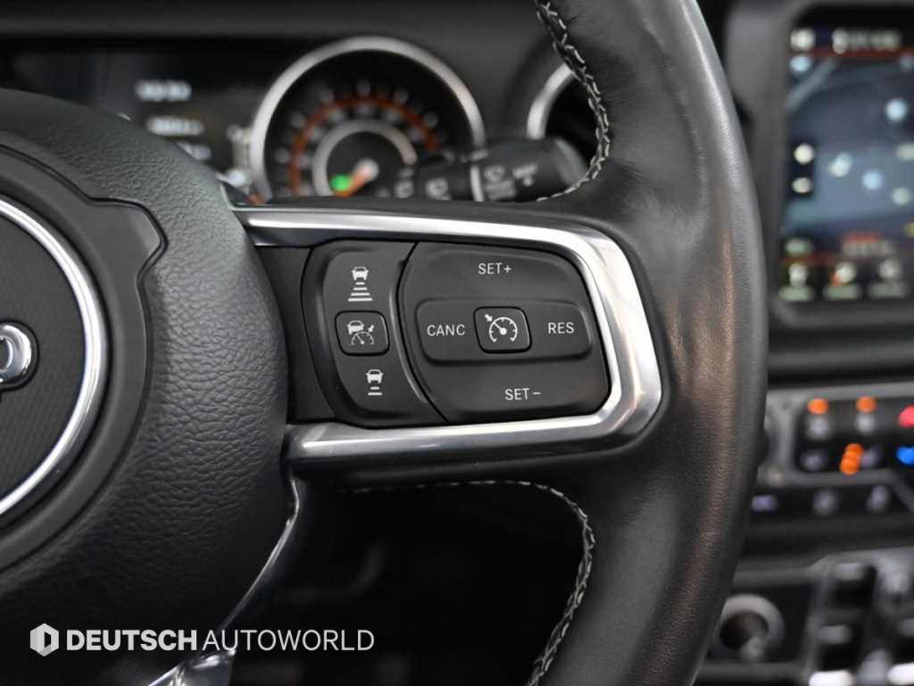 Jeep Wrangler — photo 18