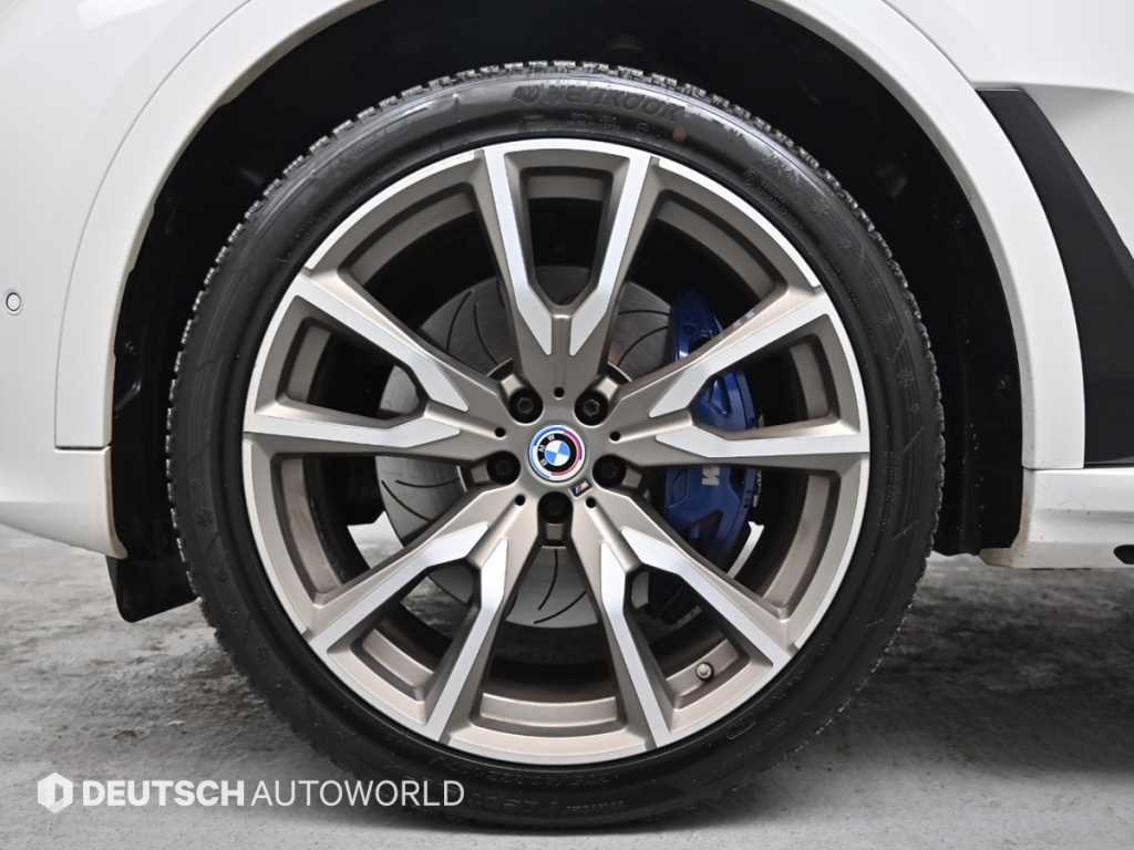 BMW X7 — photo 05