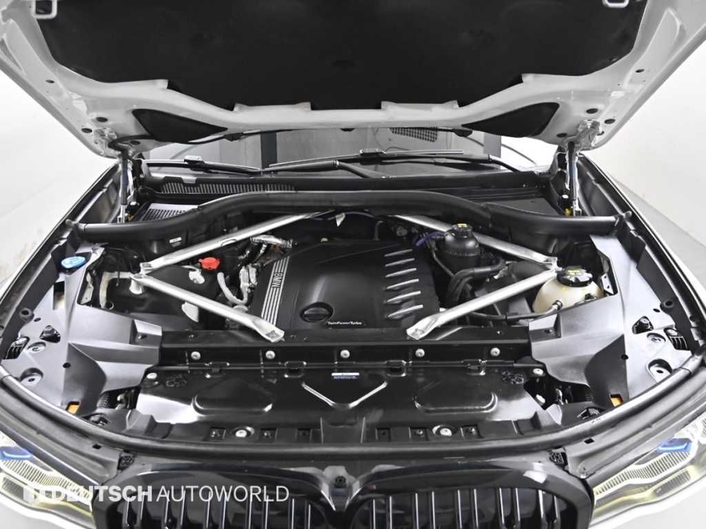 BMW X7 — photo 06