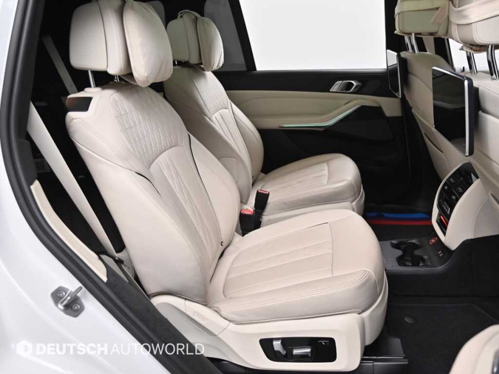 BMW X7 — photo 12
