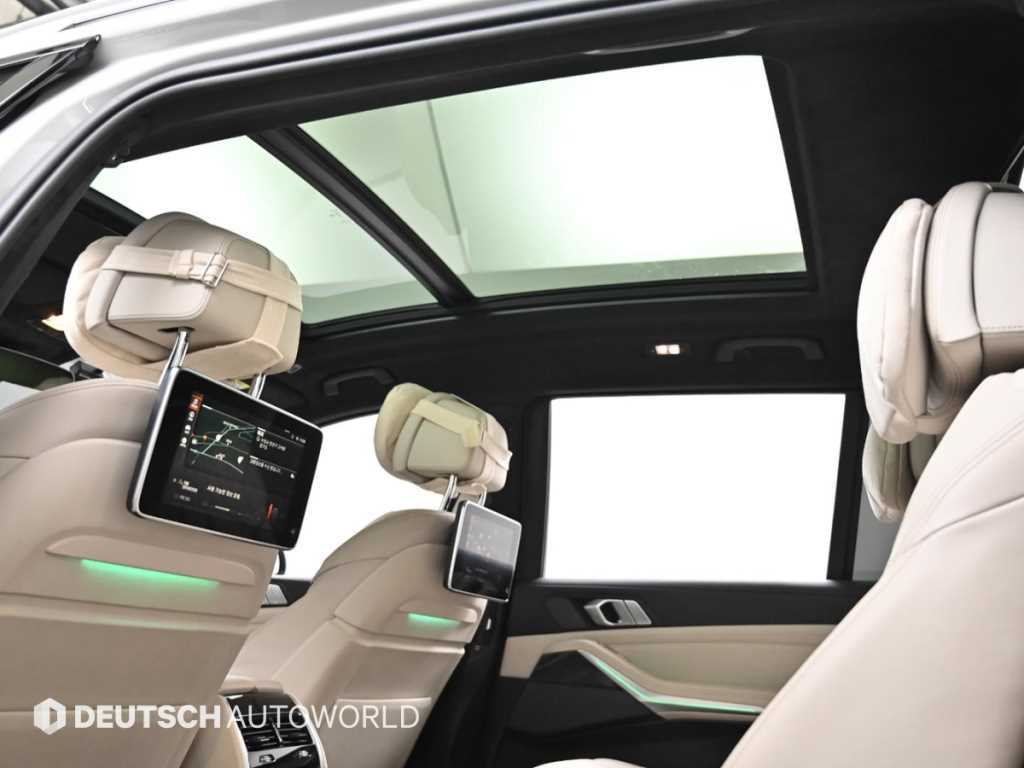 BMW X7 — photo 19