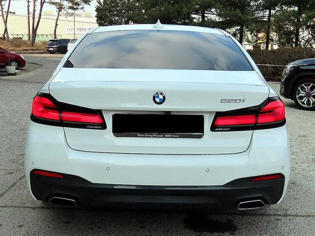 BMW 5-Series — photo 04