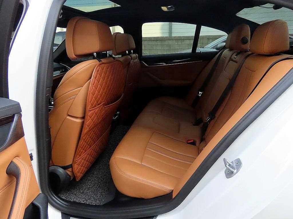 BMW 5-Series — photo 06