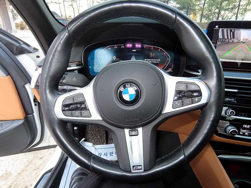 BMW 5-Series — photo 08