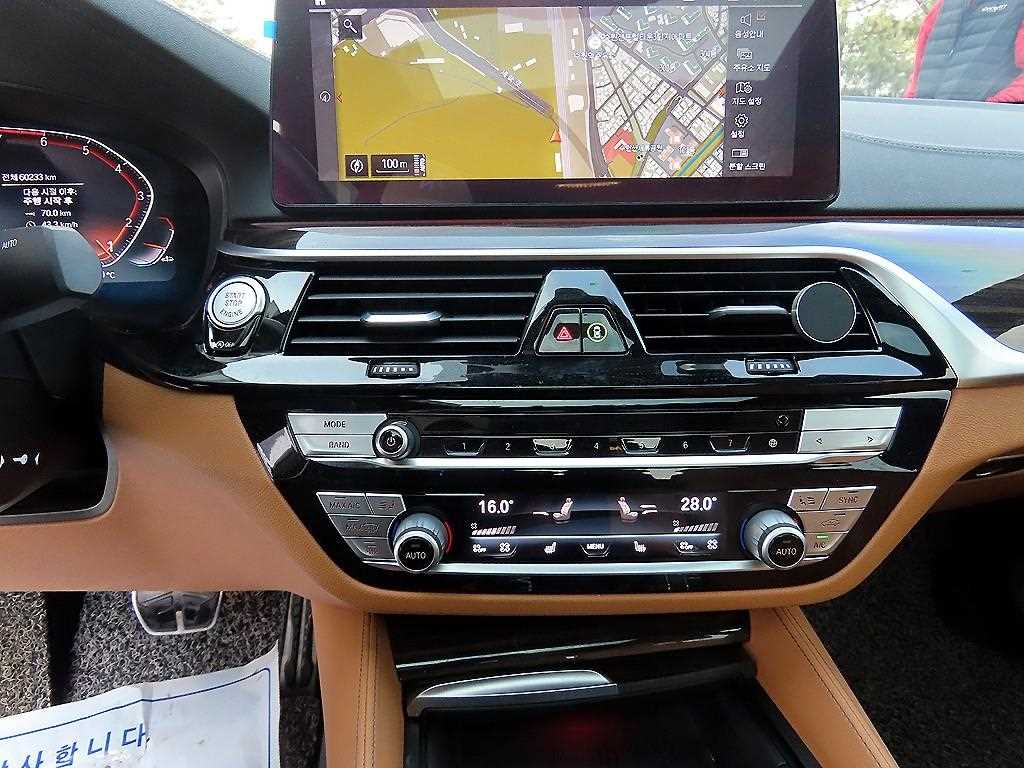 BMW 5-Series — photo 13