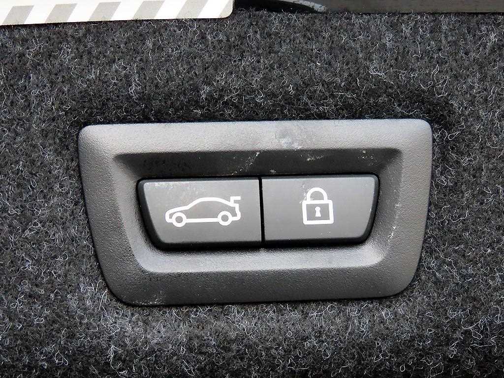 BMW 5-Series — photo 16