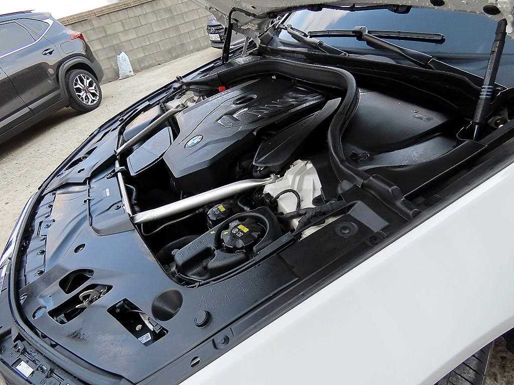 BMW 5-Series — photo 19
