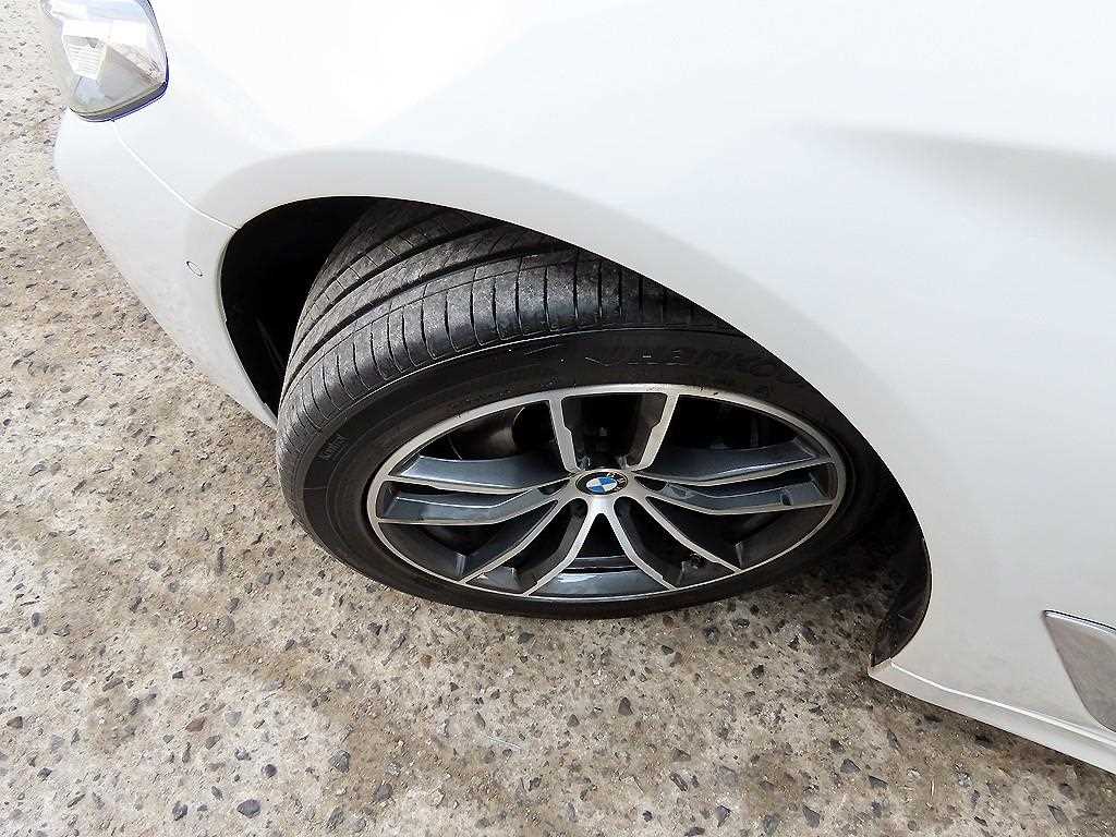 BMW 5-Series — photo 20