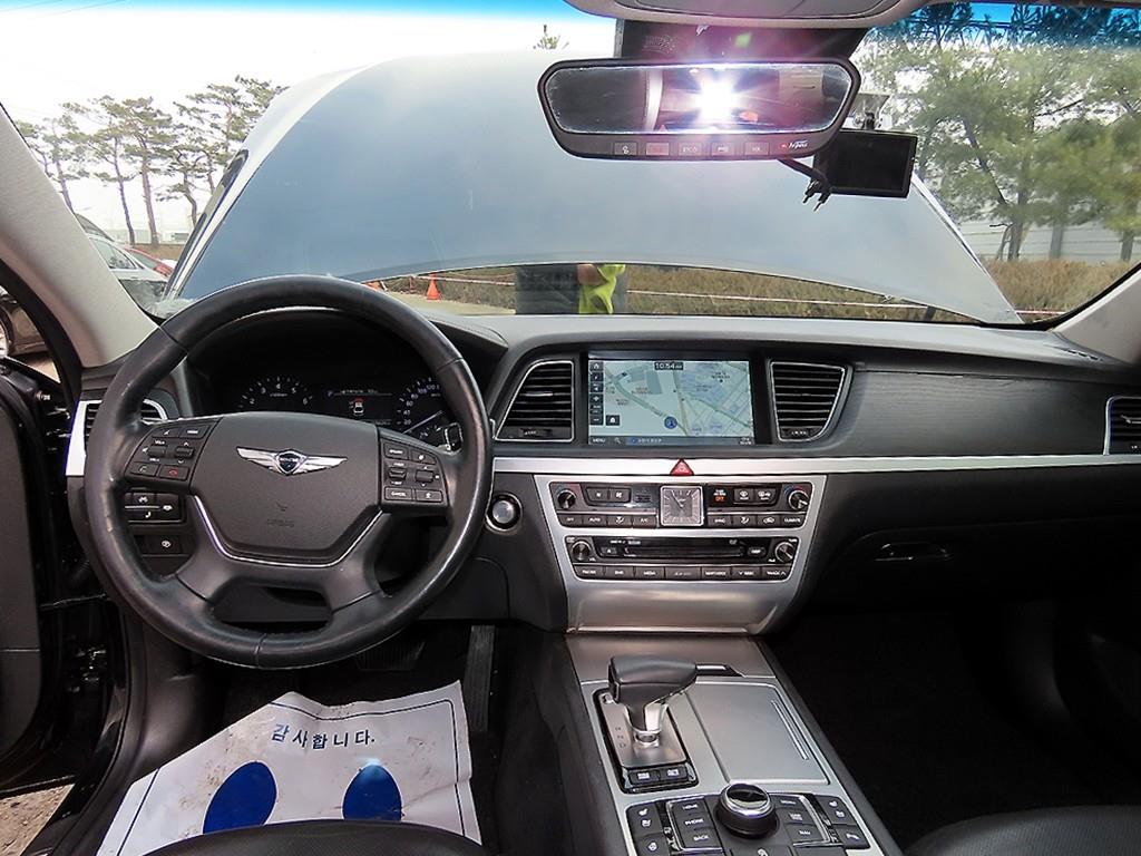 Genesis G80 — photo 07