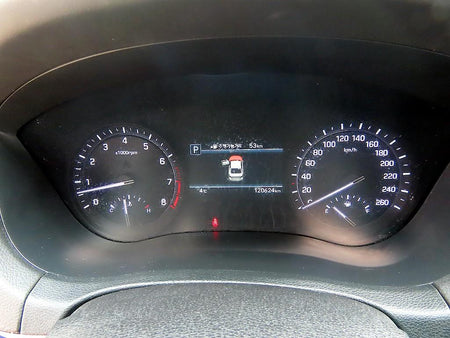 Genesis G80 — photo 09