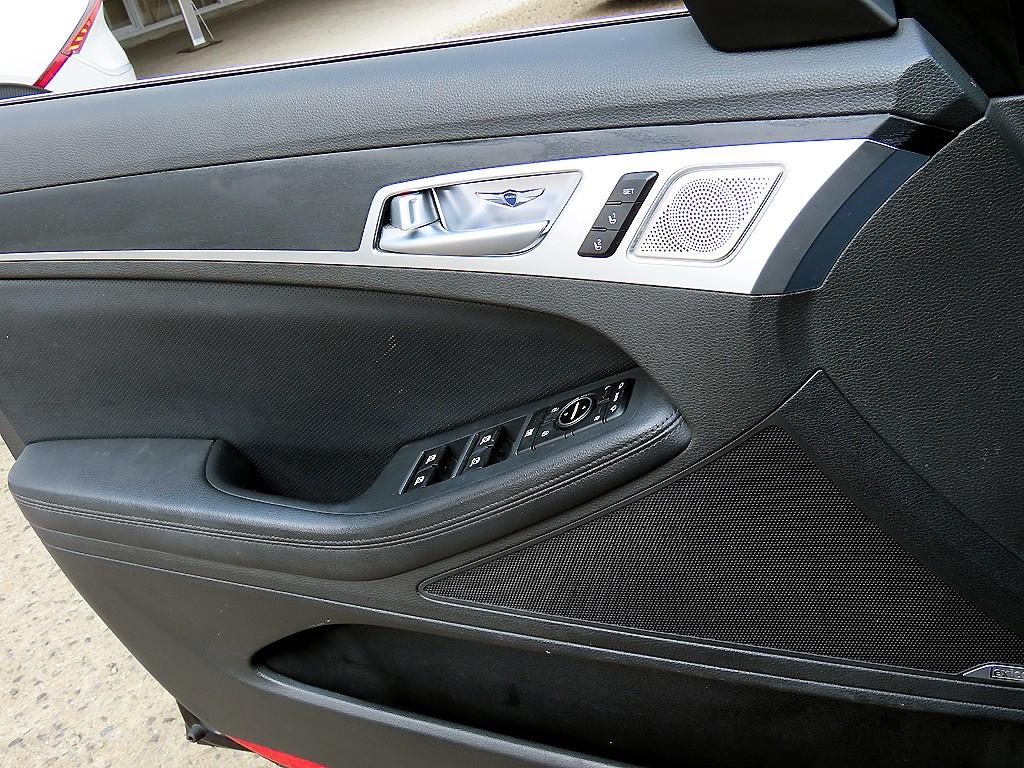 Genesis G80 — photo 12