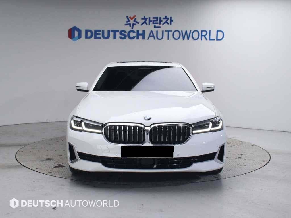 BMW 5-Series — photo 03