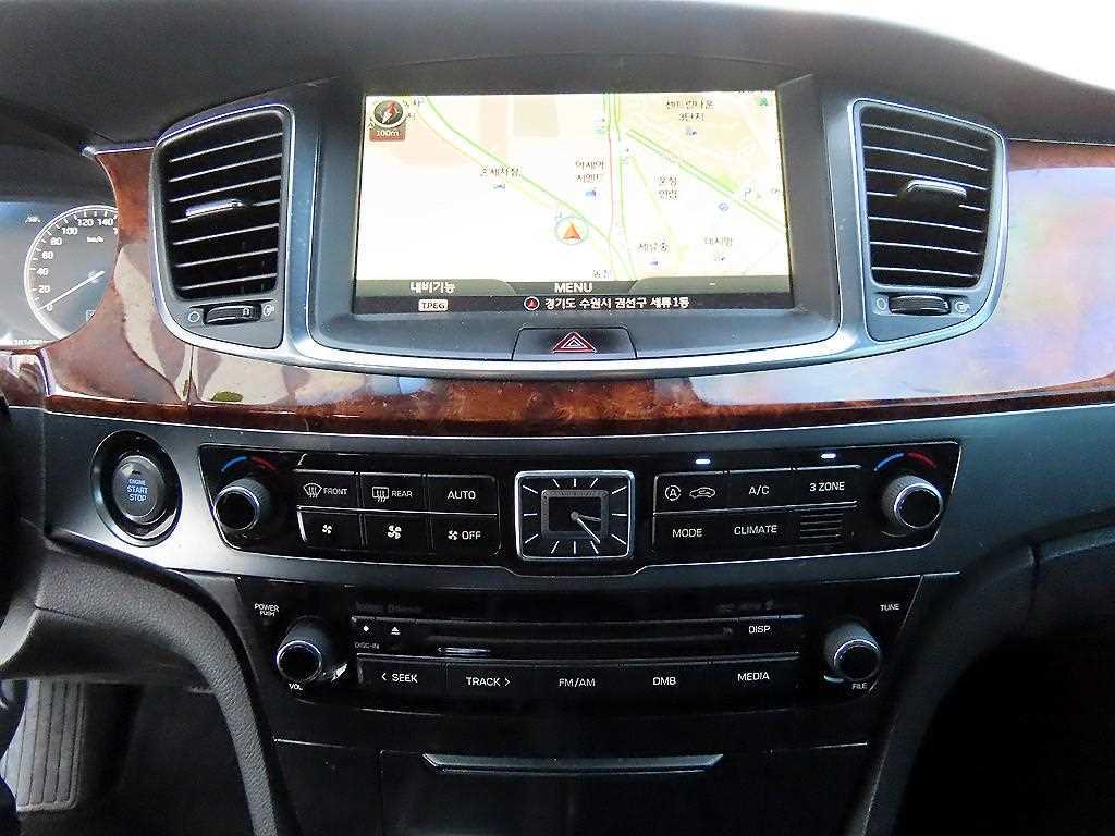 Hyundai Equus — photo 15