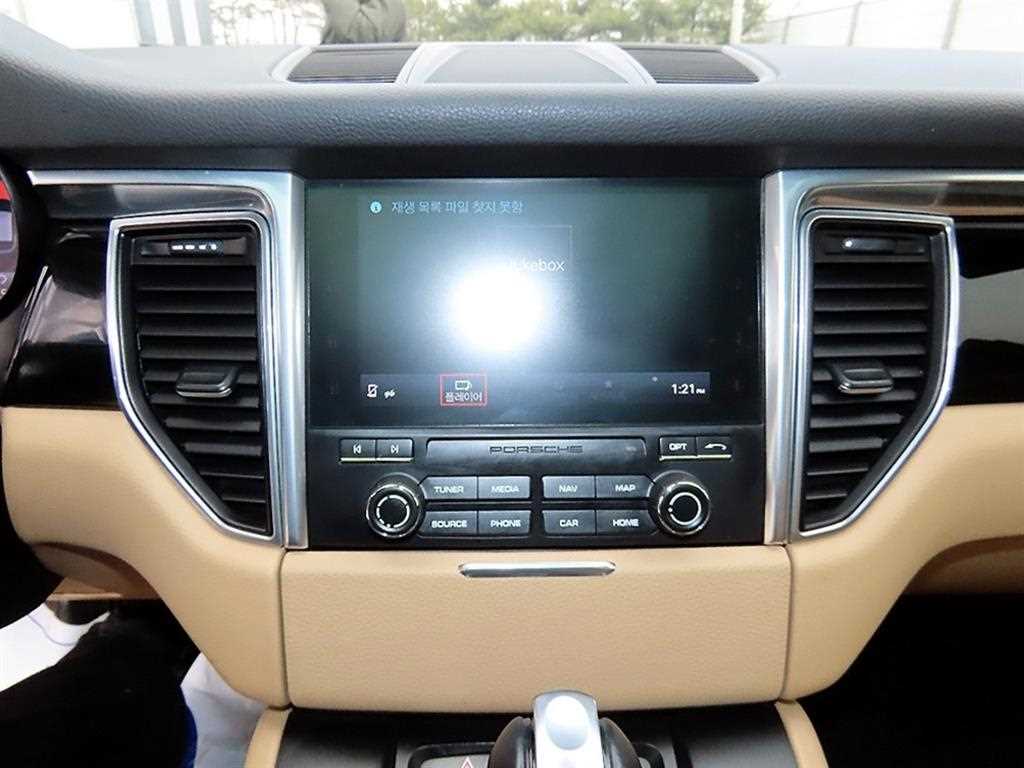 Porsche Macan — photo 12
