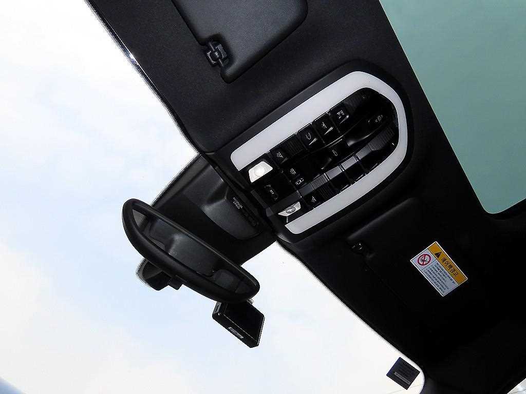Porsche Macan — photo 14