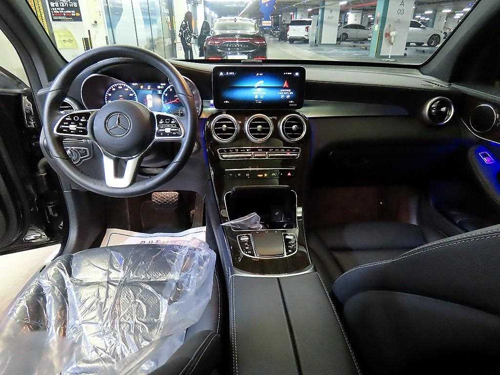Mercedes-Benz GLC-Class — photo 10