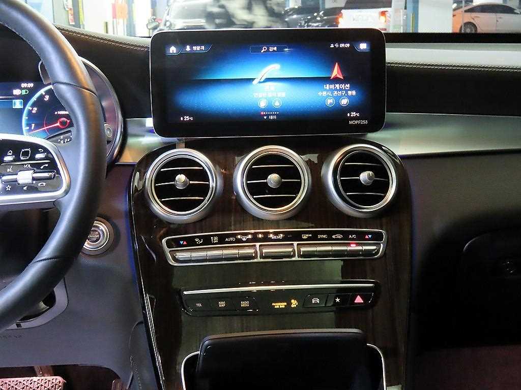 Mercedes-Benz GLC-Class — photo 11