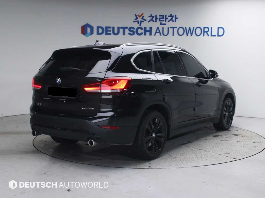 BMW X1 — photo 02