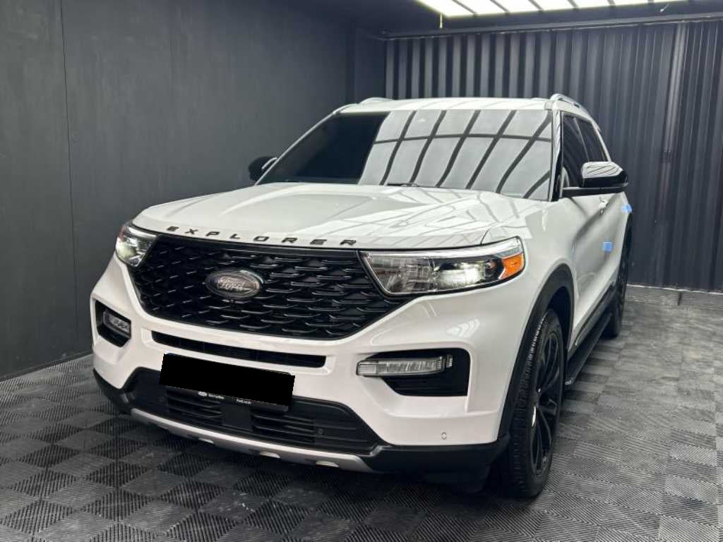 Ford Explorer — photo 02