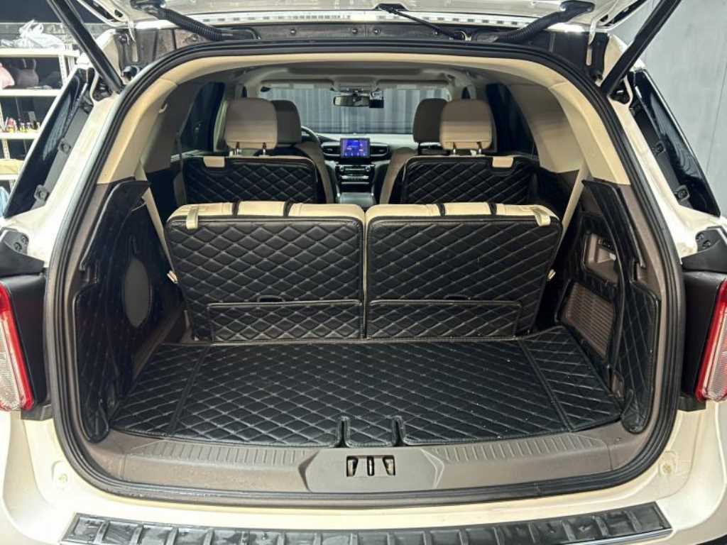 Ford Explorer — photo 05
