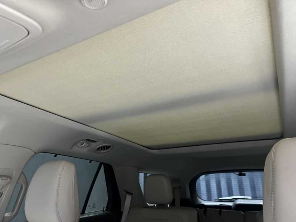Ford Explorer — photo 14
