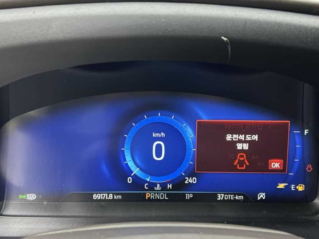 Ford Explorer — photo 18