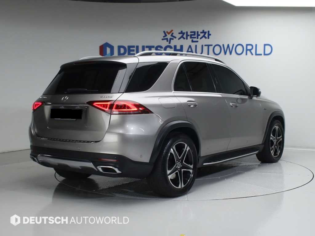 Mercedes-Benz GLE-Class — photo 02