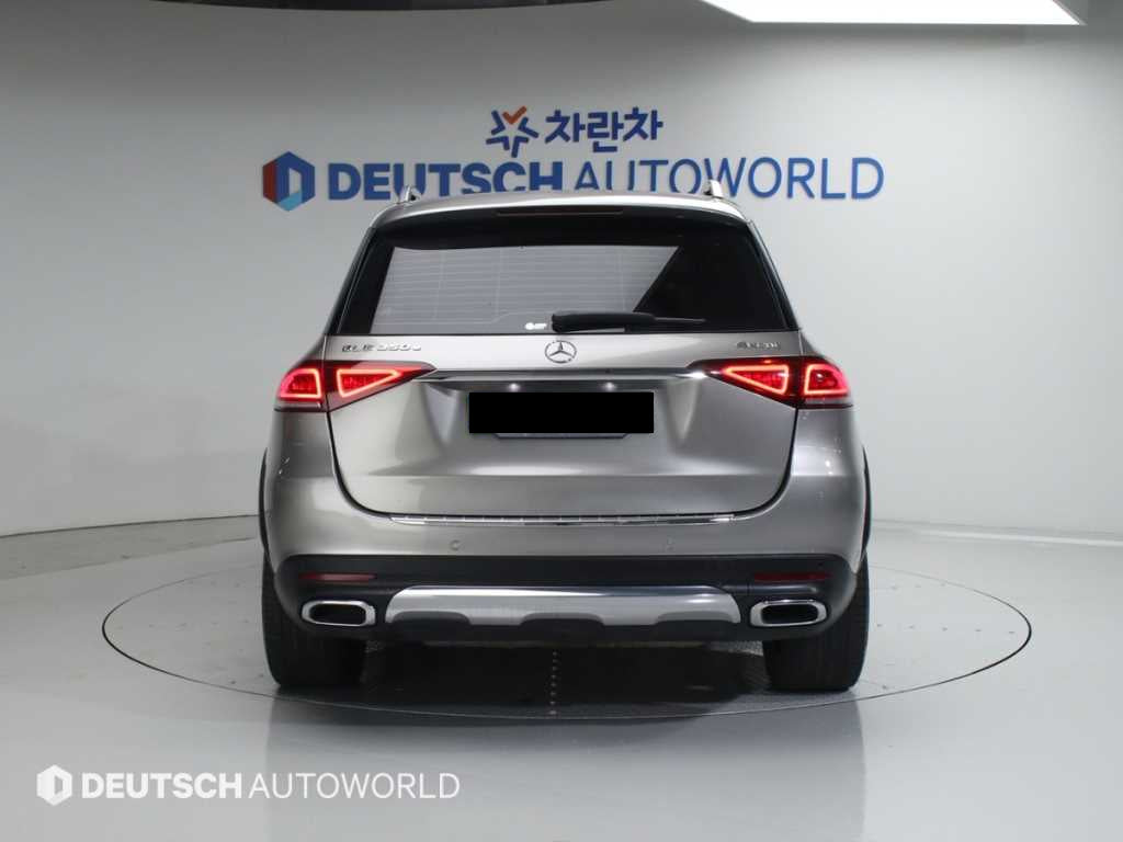 Mercedes-Benz GLE-Class — photo 04