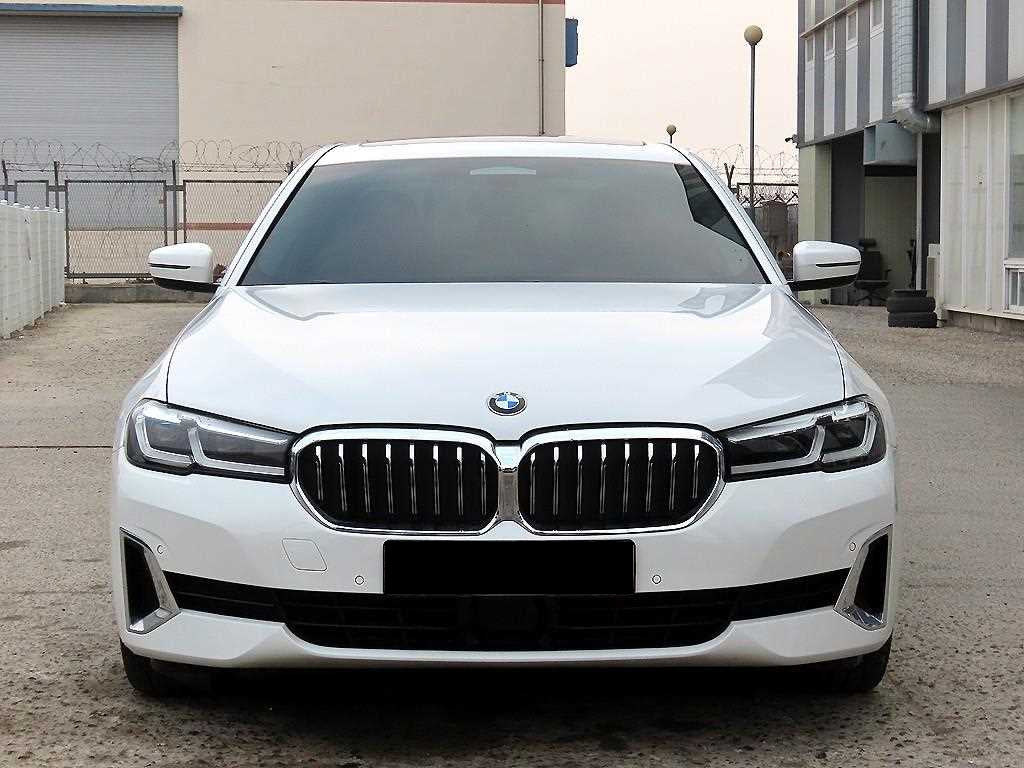 BMW 5-Series — photo 01