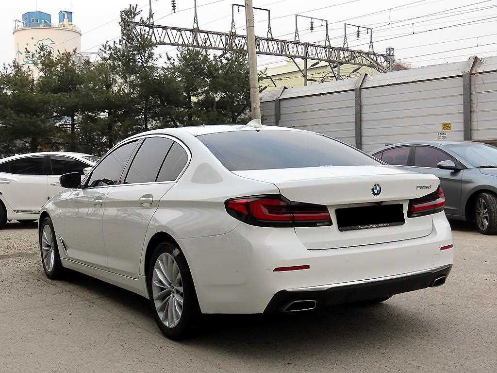 BMW 5-Series — photo 03