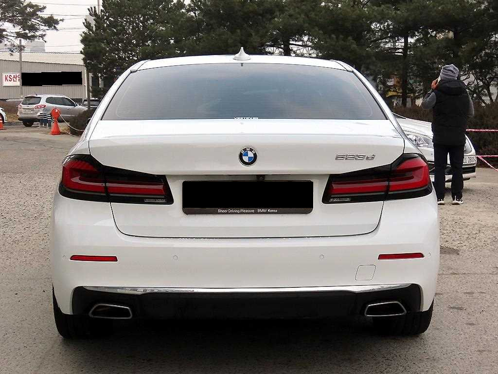 BMW 5-Series — photo 04