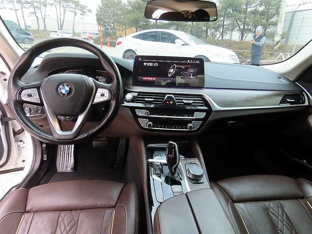 BMW 5-Series — photo 07
